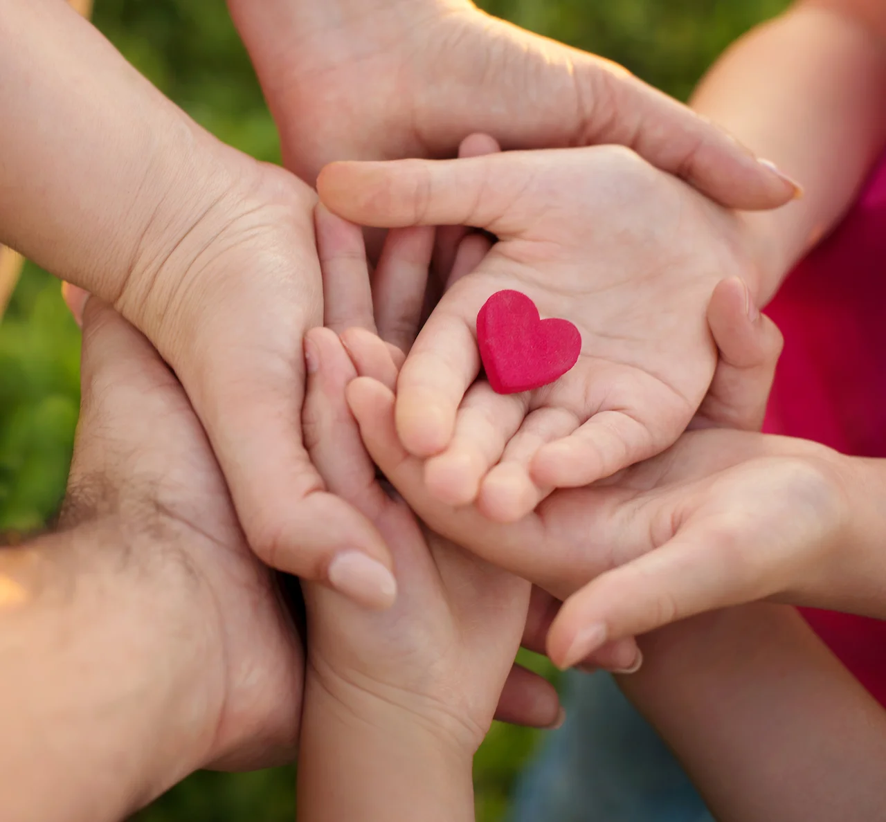 ein kleines Herz auf einer Hand von Blickwinkel
